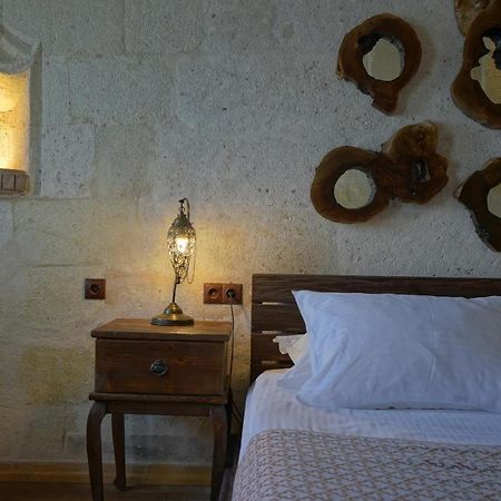 Eyes Of Cappadocia Cave Hotel Üchisar Bagian luar foto