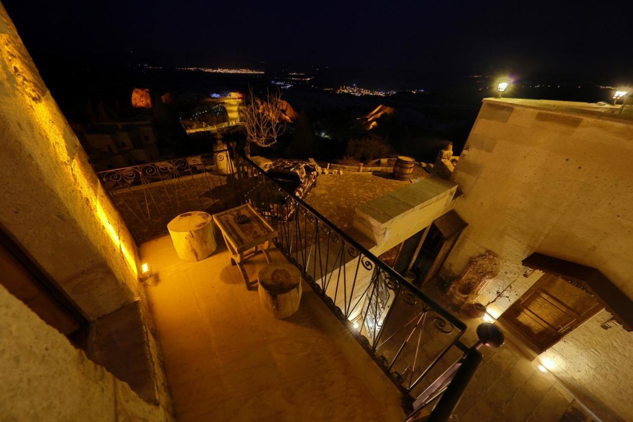 Eyes Of Cappadocia Cave Hotel Üchisar Bagian luar foto
