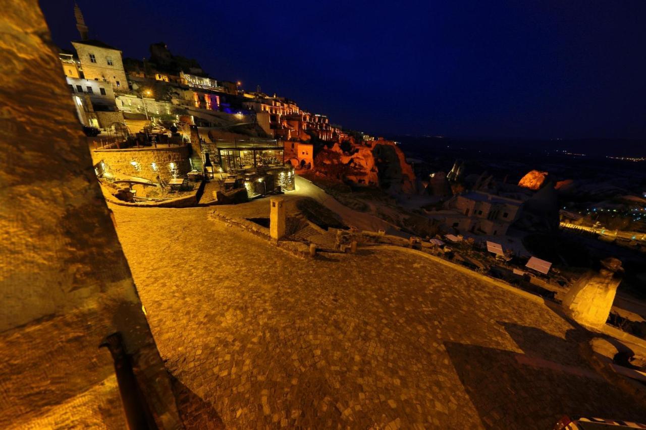 Eyes Of Cappadocia Cave Hotel Üchisar Bagian luar foto