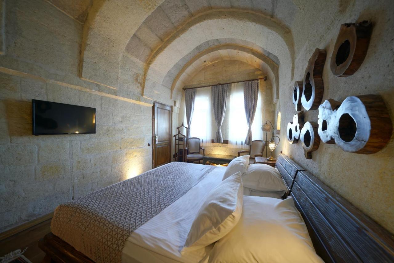 Eyes Of Cappadocia Cave Hotel Üchisar Bagian luar foto