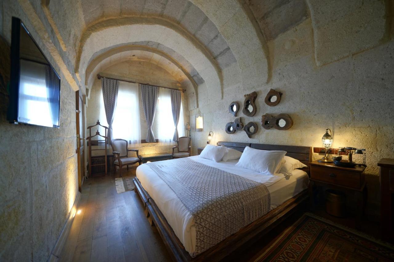 Eyes Of Cappadocia Cave Hotel Üchisar Bagian luar foto