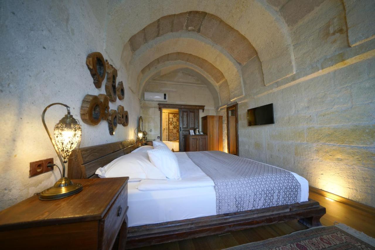 Eyes Of Cappadocia Cave Hotel Üchisar Bagian luar foto