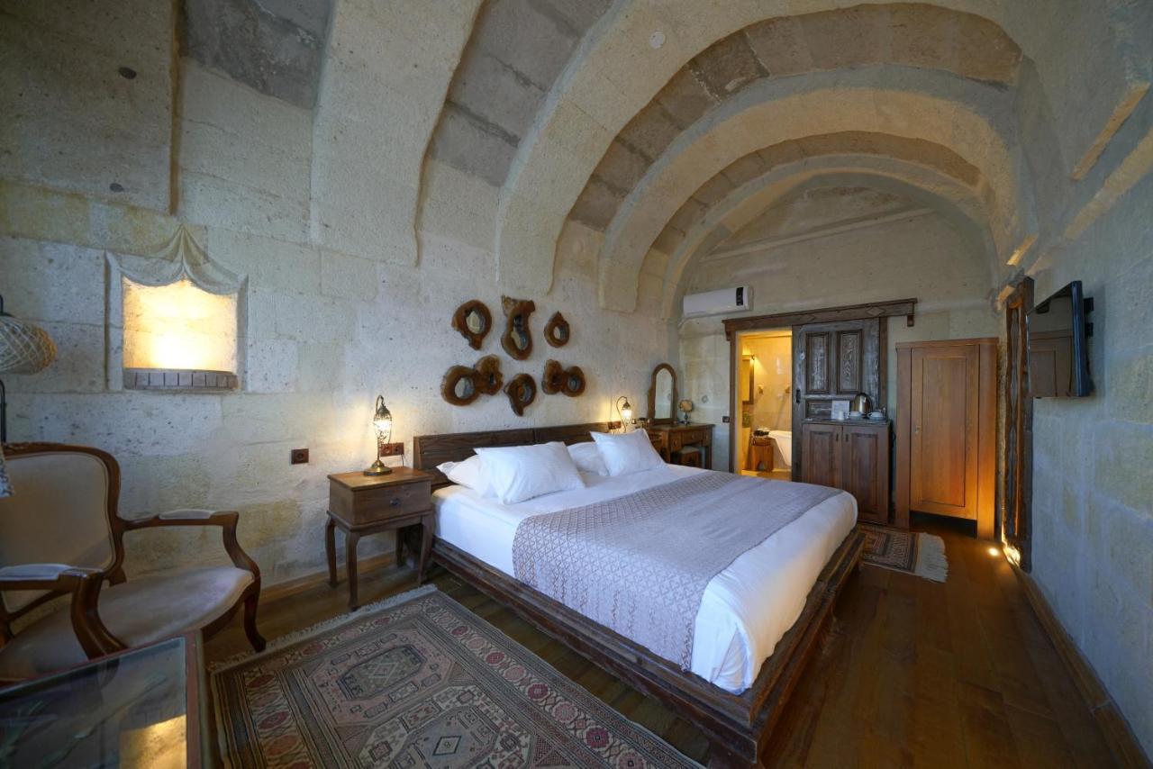 Eyes Of Cappadocia Cave Hotel Üchisar Bagian luar foto