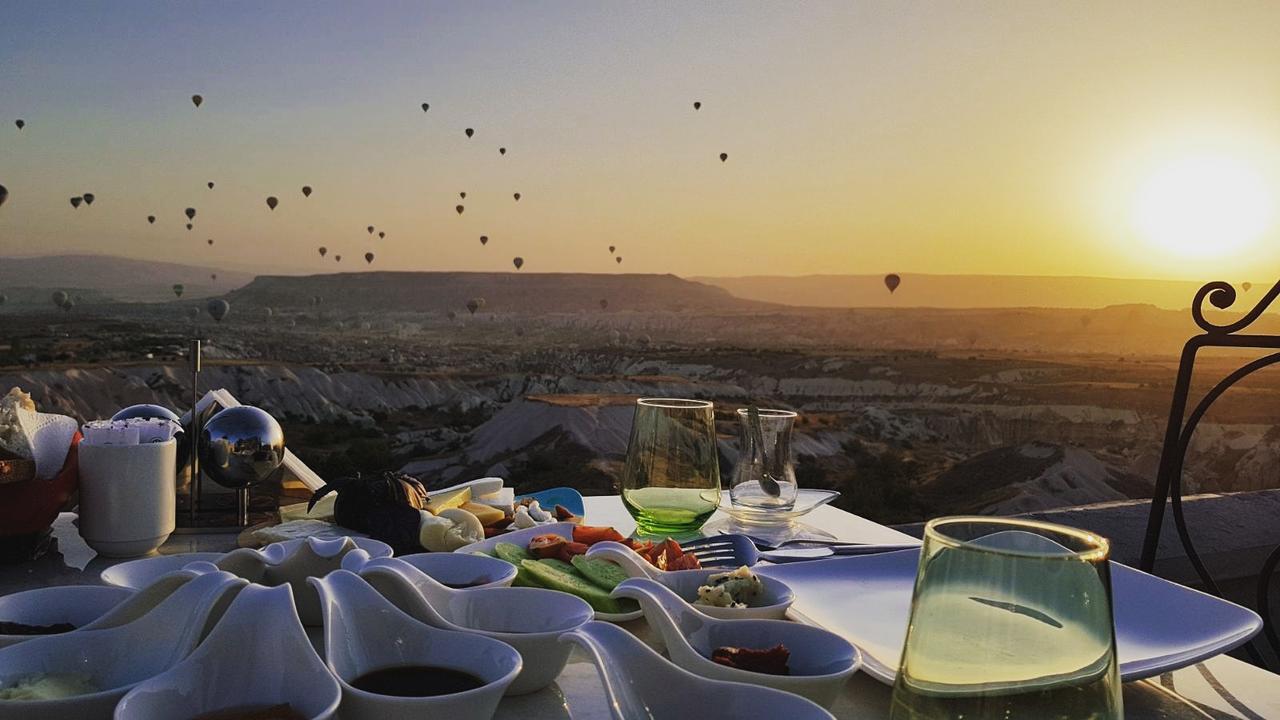Eyes Of Cappadocia Cave Hotel Üchisar Bagian luar foto