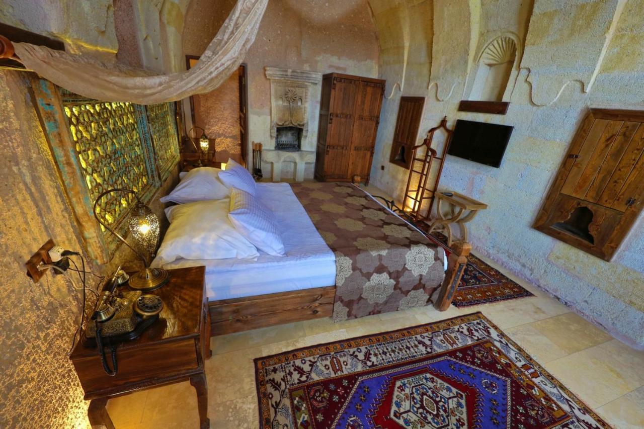 Eyes Of Cappadocia Cave Hotel Üchisar Bagian luar foto